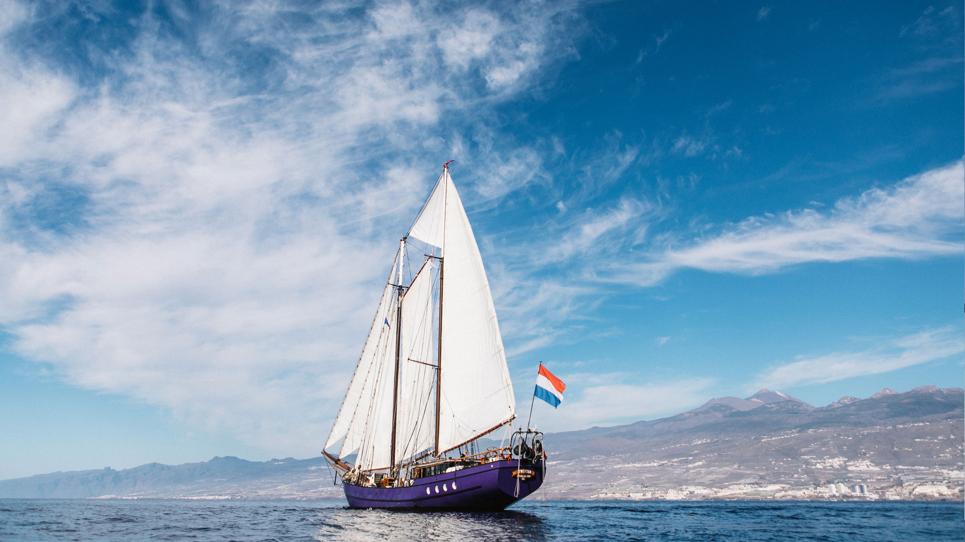 Twister sailing canary stern view